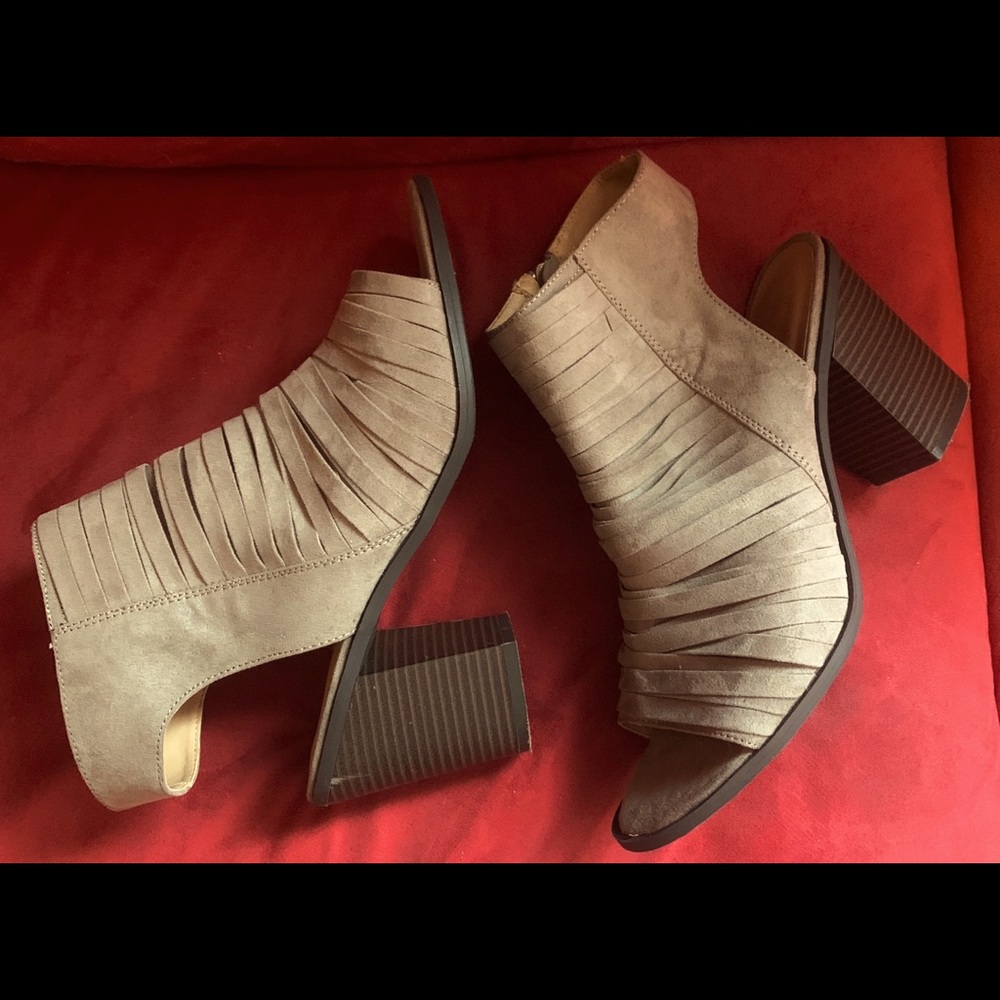 New Directions Dress Sandals 3.5" Stack Heel